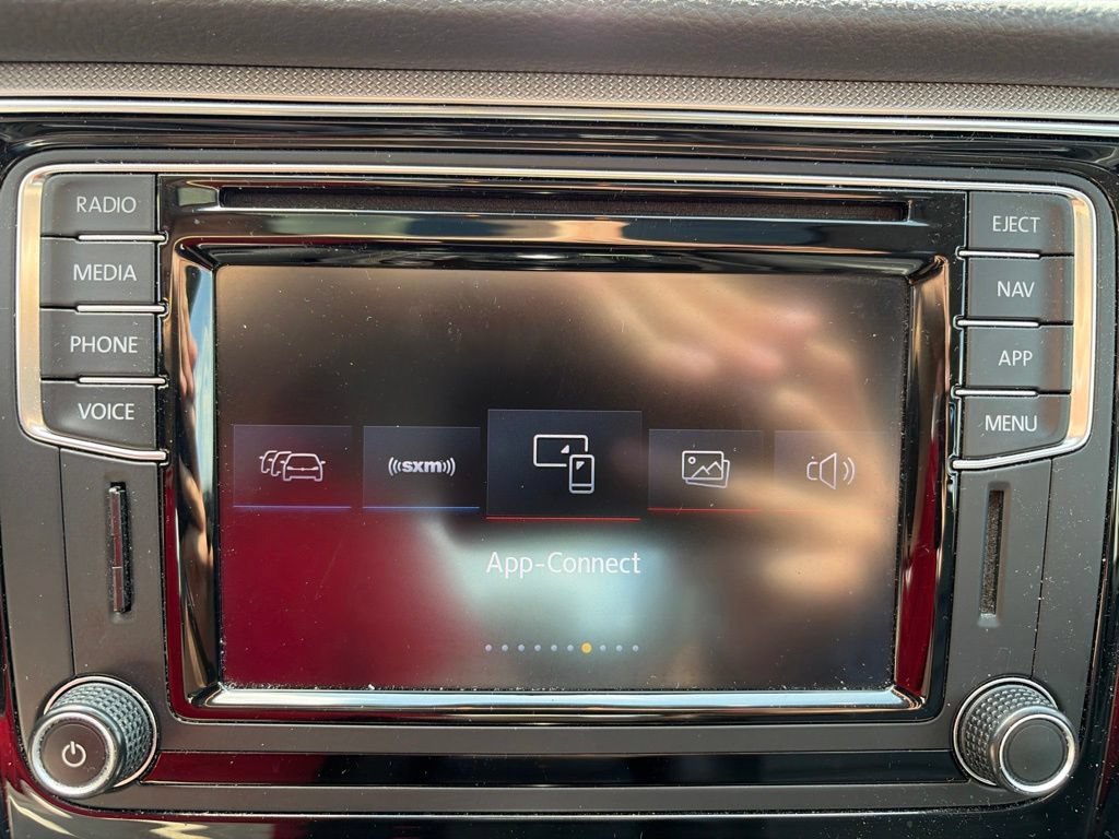 Used 2018 Volkswagen Passat 2.0T SEL Premium FWD image 12