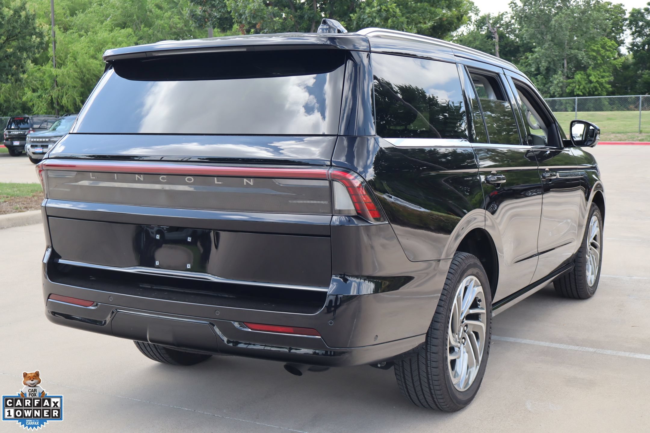 Used 2025 Lincoln Navigator Reserve AWD/4WD image 3