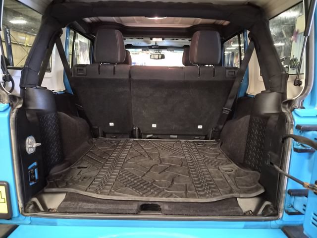 Used 2017 Jeep Wrangler Unlimited Sahara w/ Connectivity Group AWD/4WD image 22