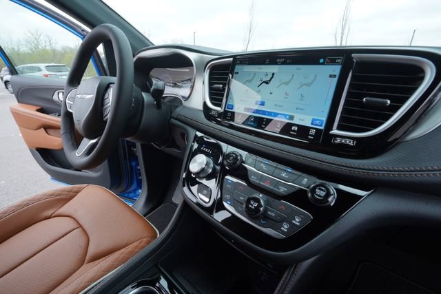 New 2026 Chrysler Pacifica Pinnacle AWD/4WD image 32