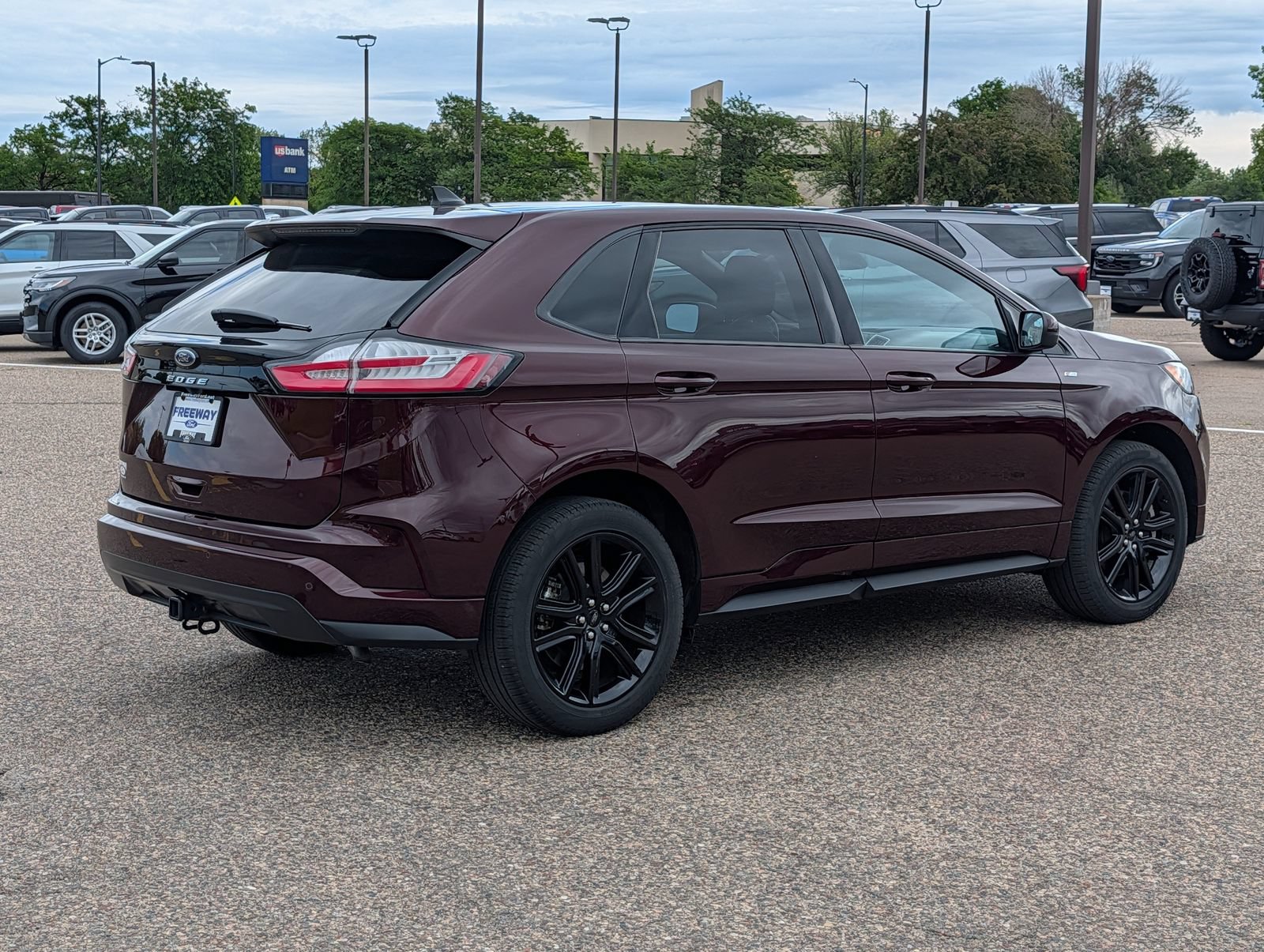 Certified 2023 Ford Edge ST-Line w/ Class II Trailer Tow Package AWD/4WD image 6