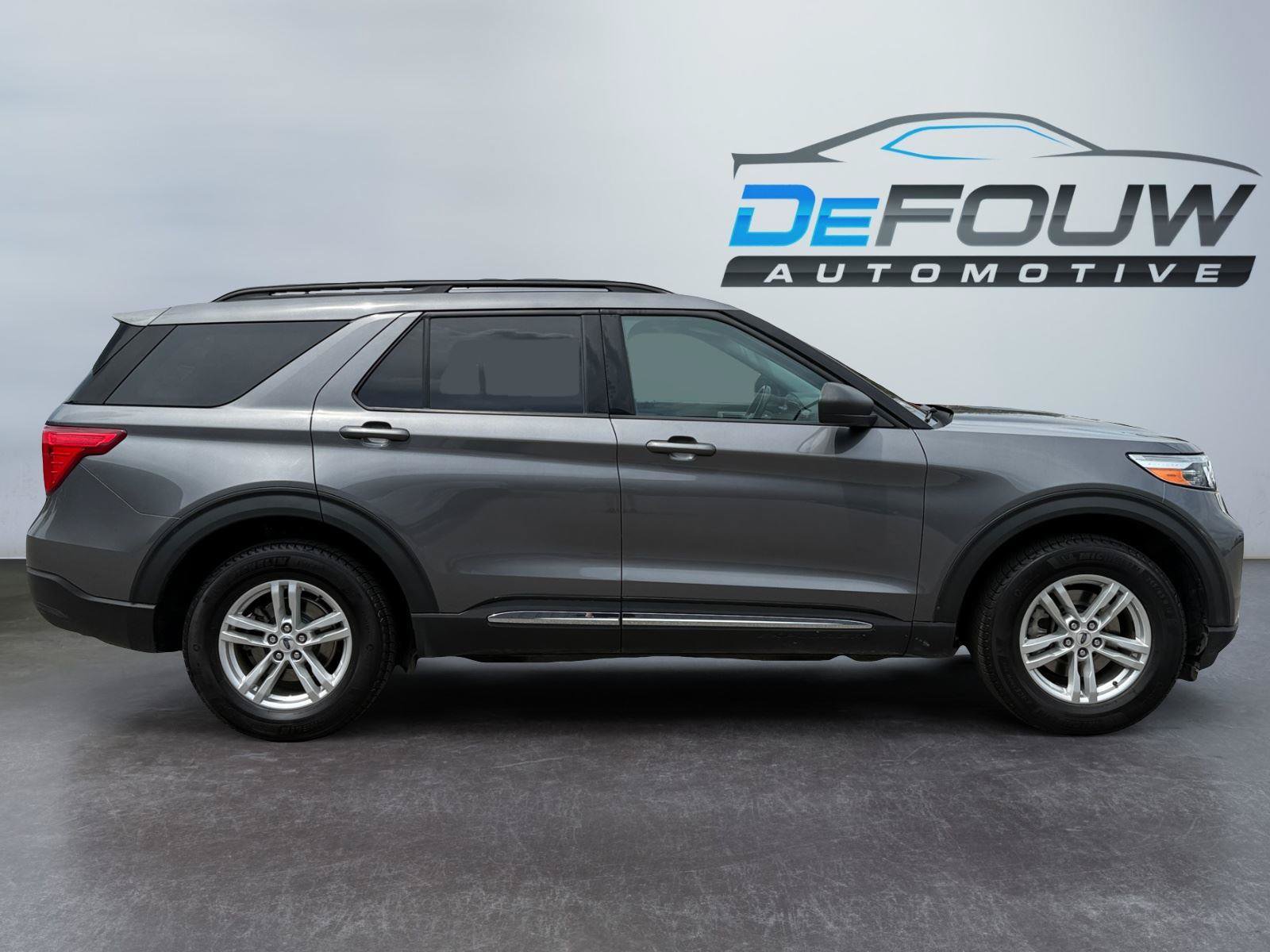 Used 2022 Ford Explorer XLT AWD/4WD image 2
