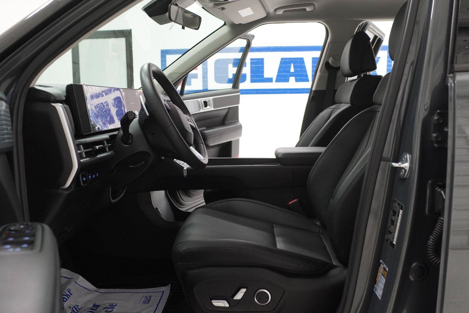 Used 2026 Hyundai Santa Fe SEL FWD image 5