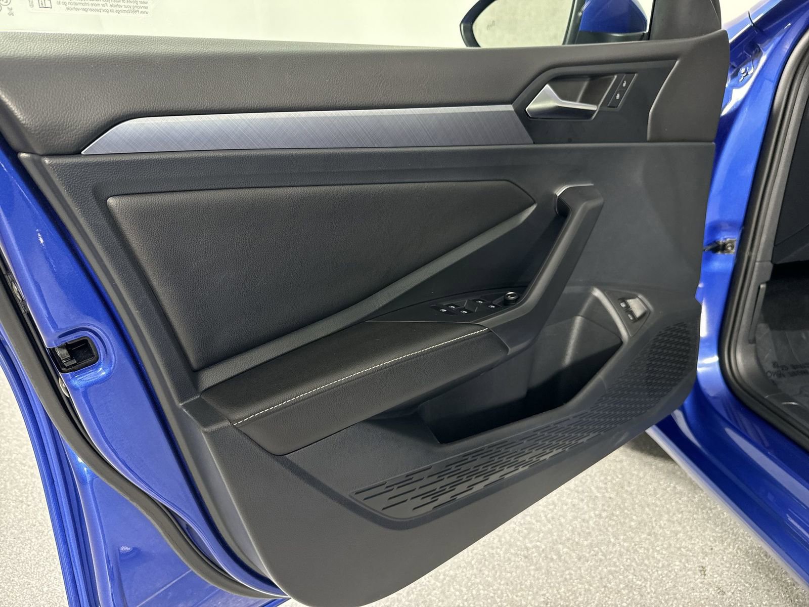 Used 2023 Volkswagen Jetta SE w/ Panoramic Sunroof Package image 20