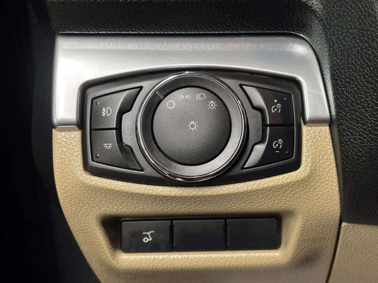 Used 2016 Ford Explorer Limited FWD image 34