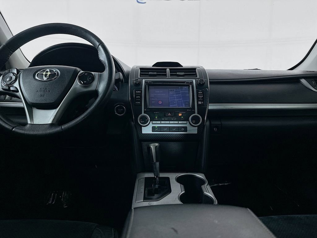 Used 2014 Toyota Camry SE w/ Leather Package FWD image 29
