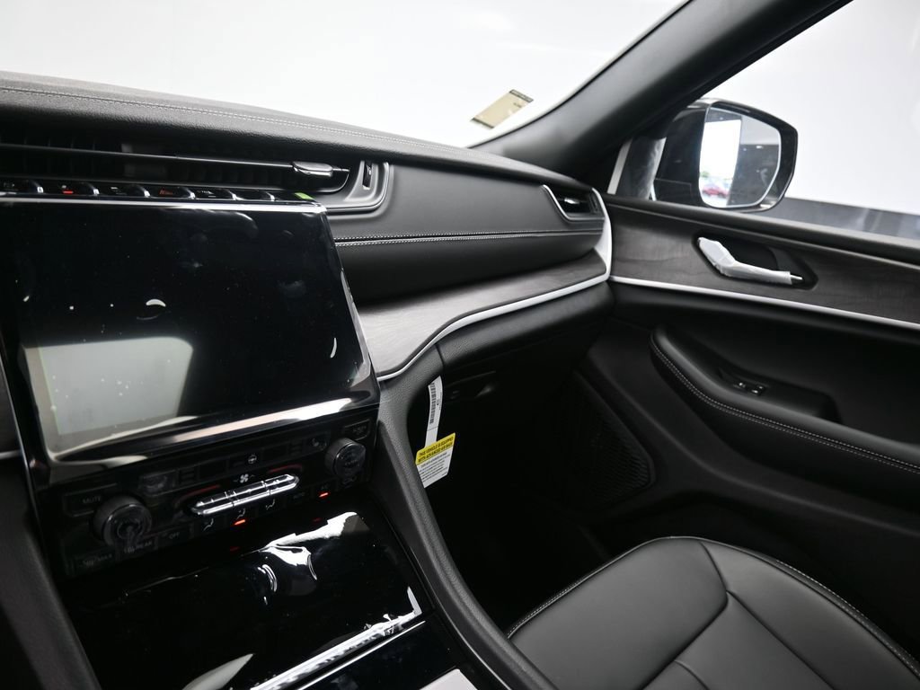 New 2025 Jeep Grand Cherokee Limited w/ Trailer Tow Package image 24