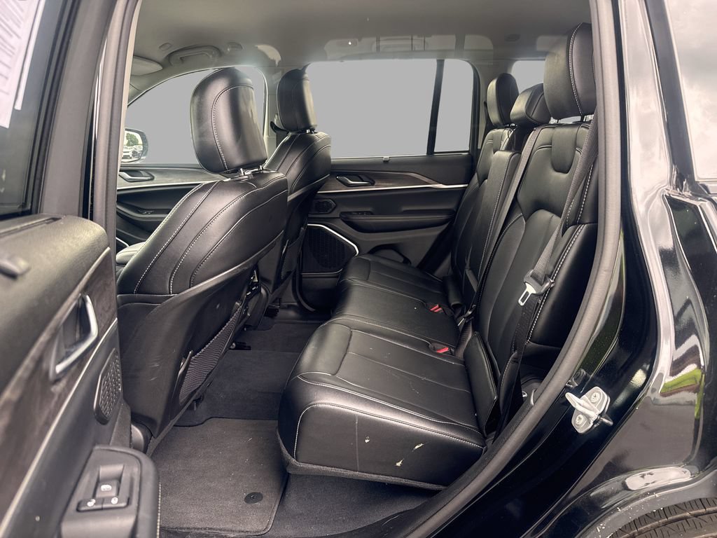 Used 2023 Jeep Grand Cherokee Limited w/ Luxury Tech Group II AWD/4WD image 8