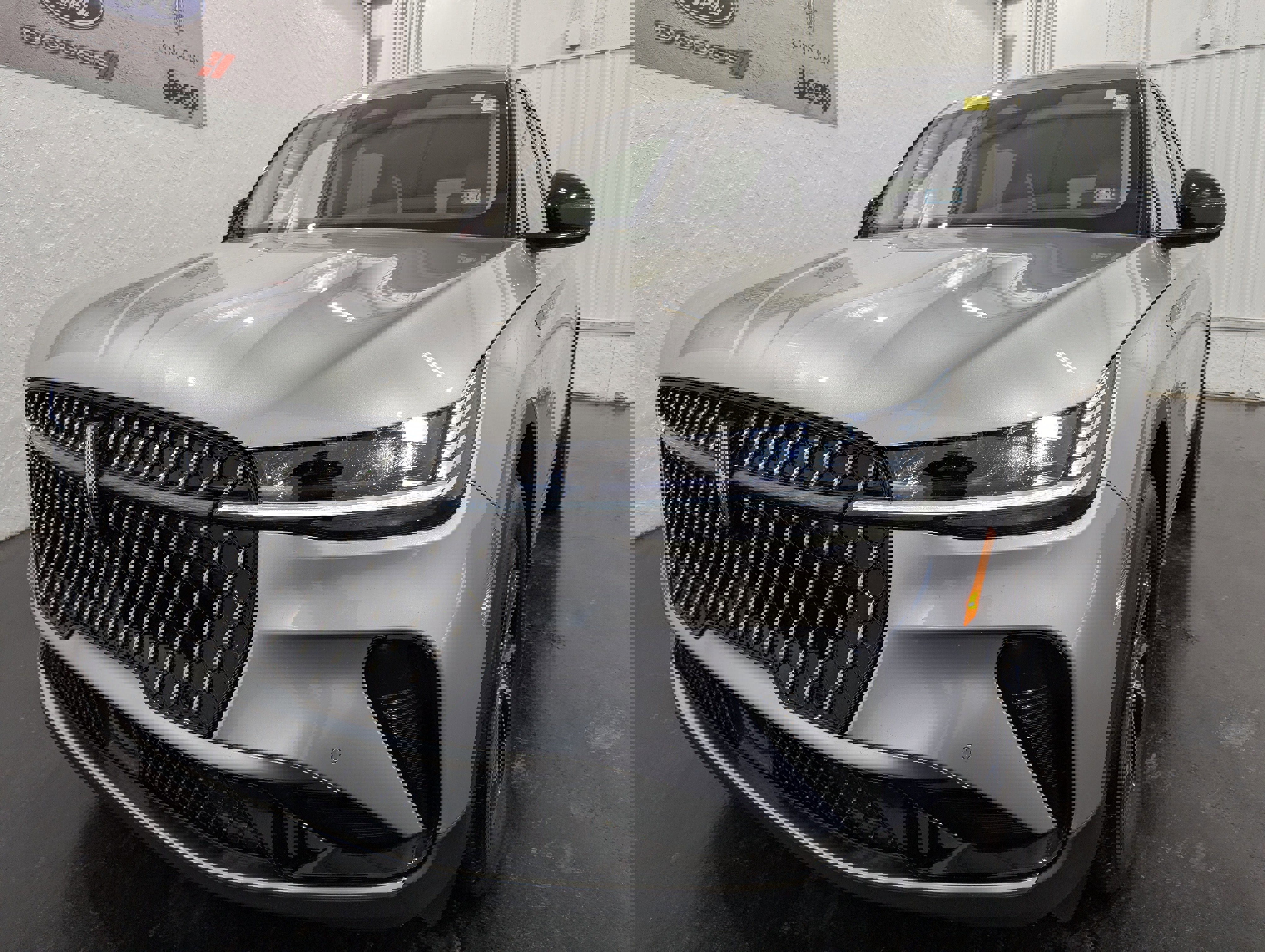 Used 2025 Lincoln Nautilus Premier AWD/4WD image 3