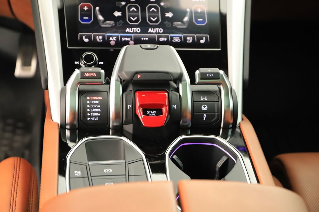 Used 2020 Lamborghini Urus image 21