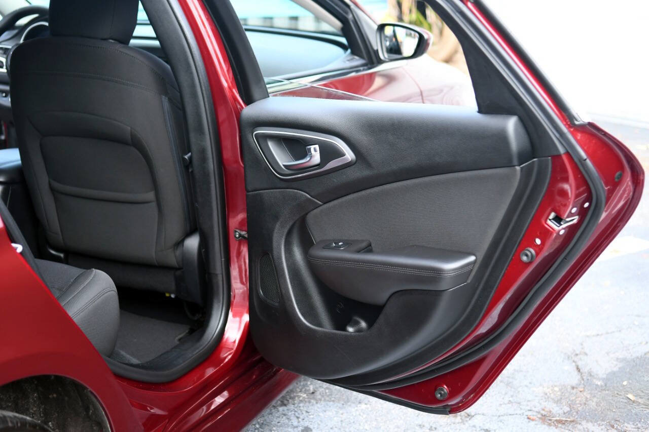 Used 2015 Chrysler 200 Limited FWD image 40