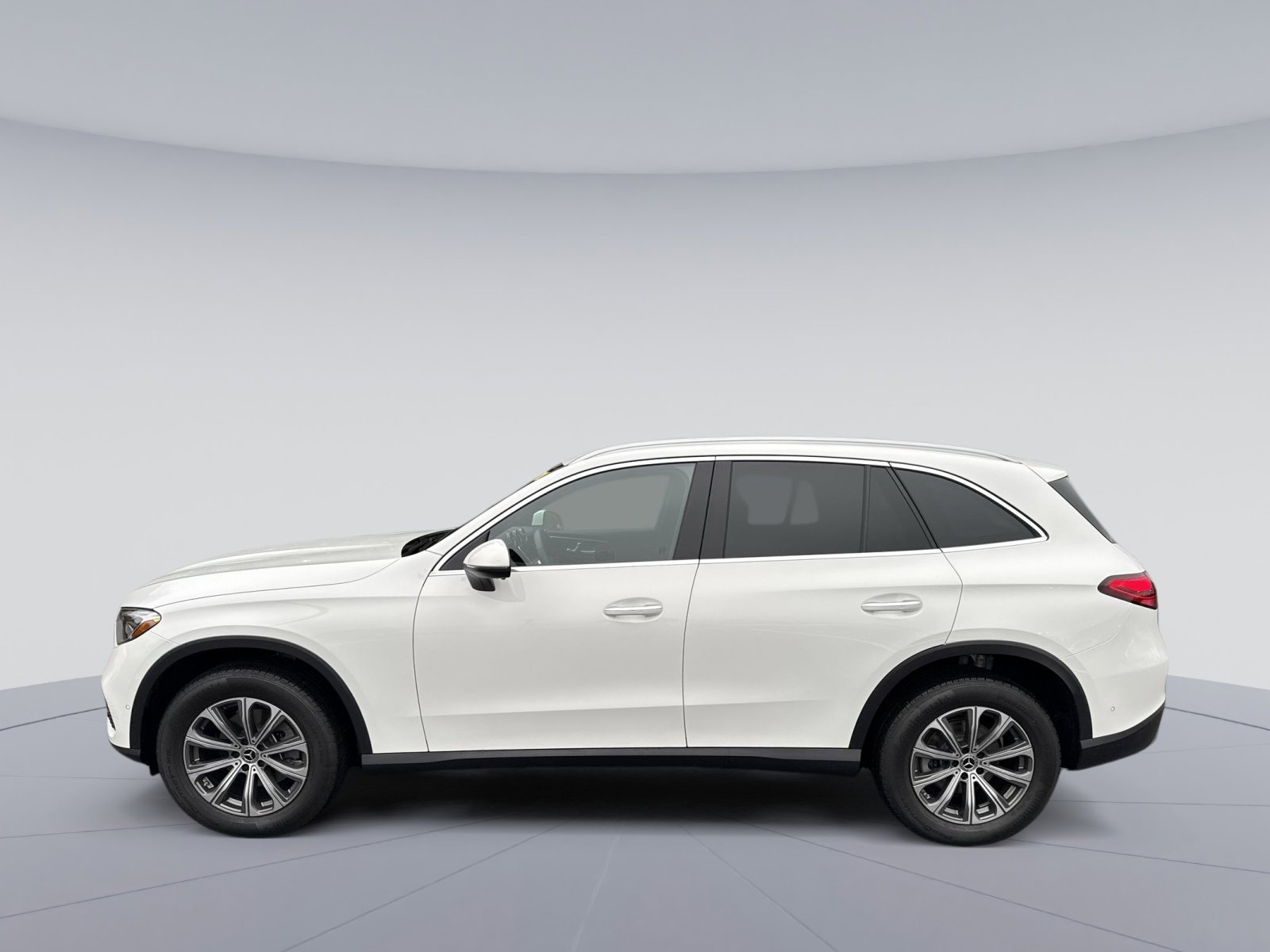 Used 2024 Mercedes-Benz GLC 300 4MATIC image 8