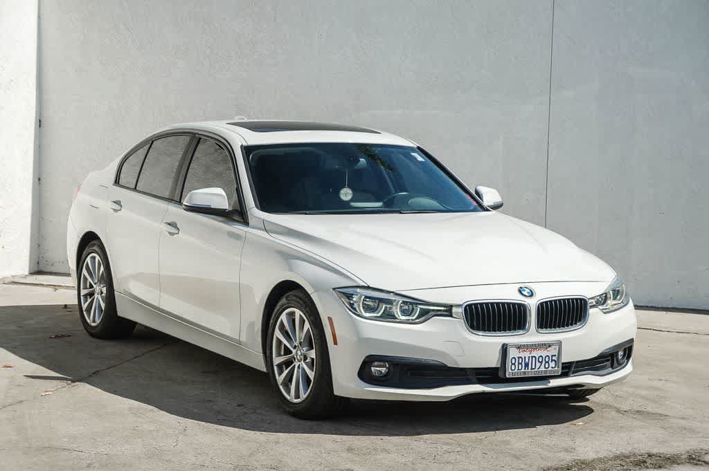 Used 2018 BMW 320i Sedan RWD image 3