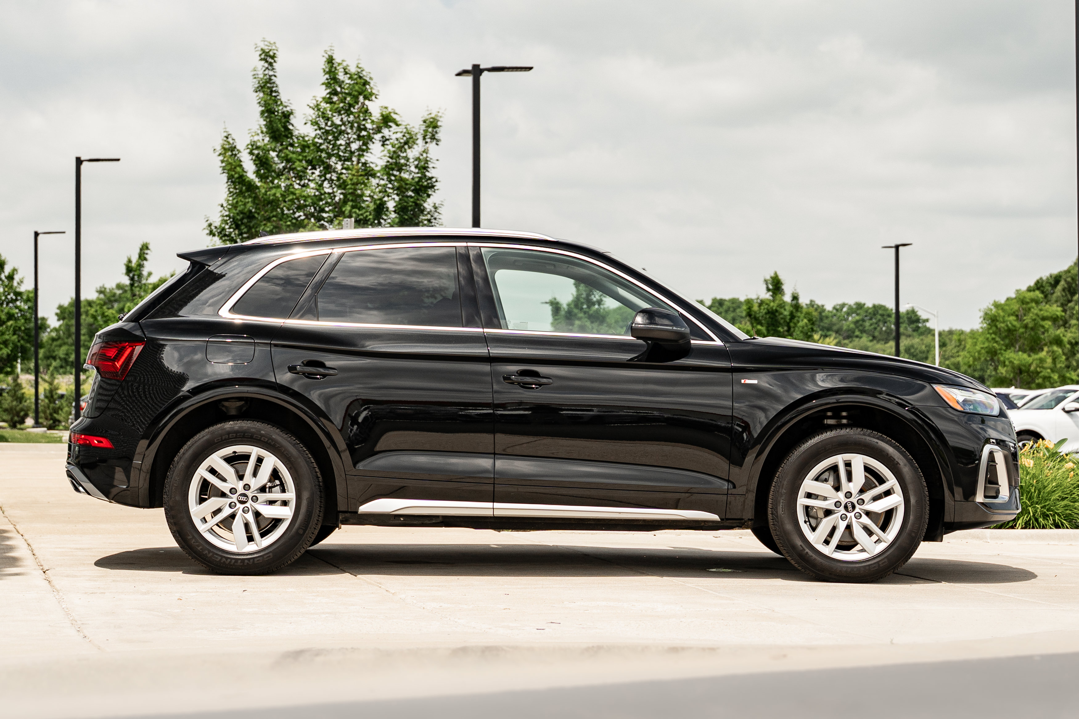 Certified 2023 Audi Q5 2.0T Premium w/ Convenience Package AWD/4WD image 3