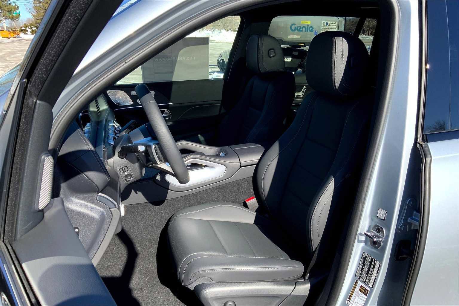 Certified 2025 Mercedes-Benz GLS 450 4MATIC image 12