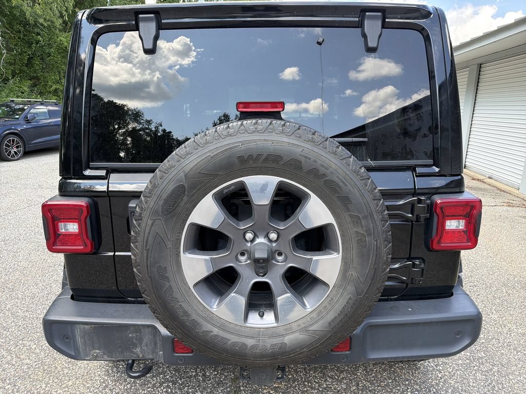 Used 2018 Jeep Wrangler Unlimited Sahara w/ Dual Top Group AWD/4WD image 12