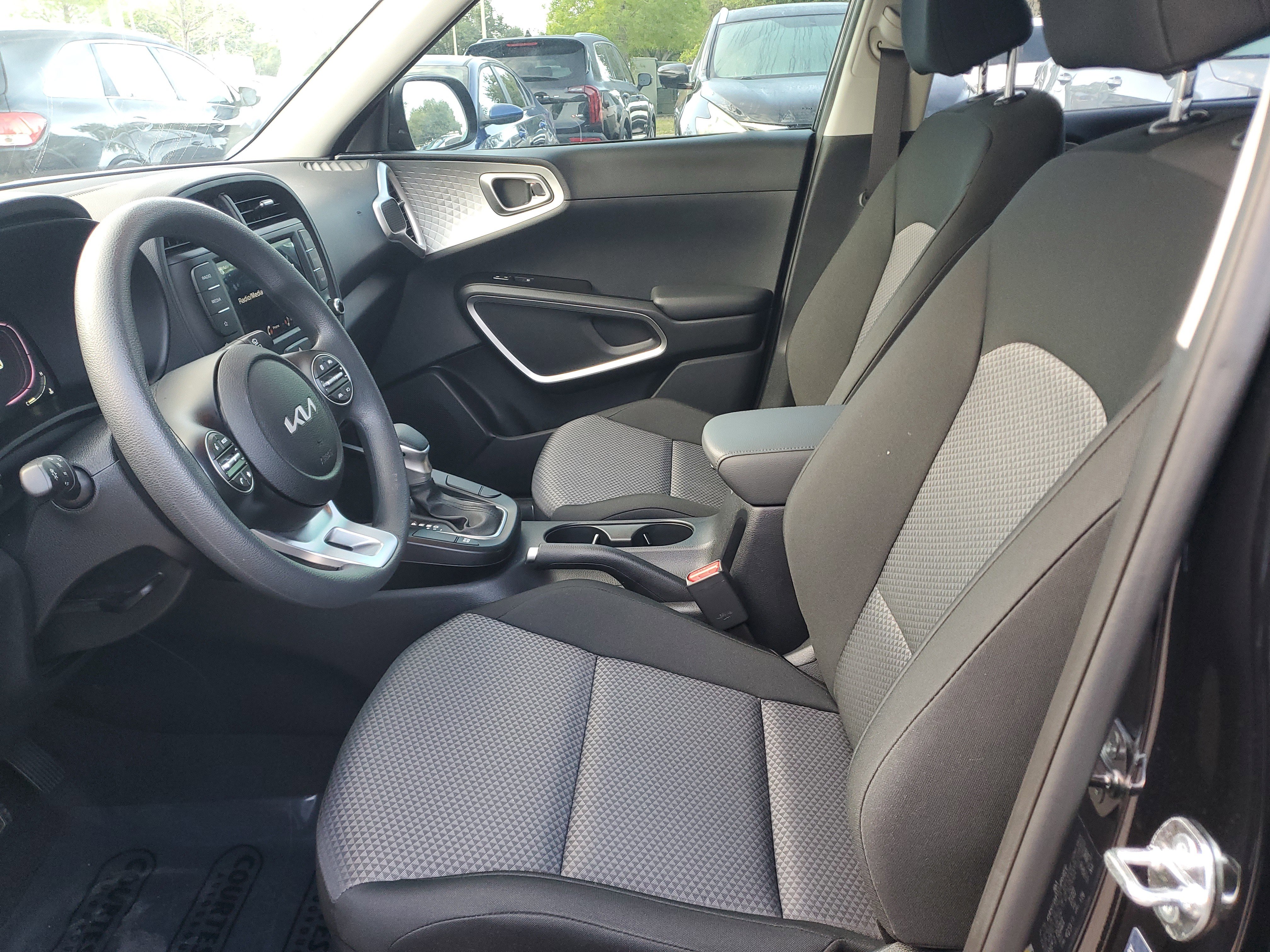 Used 2025 Kia Soul LX w/ LX Technology Package image 18