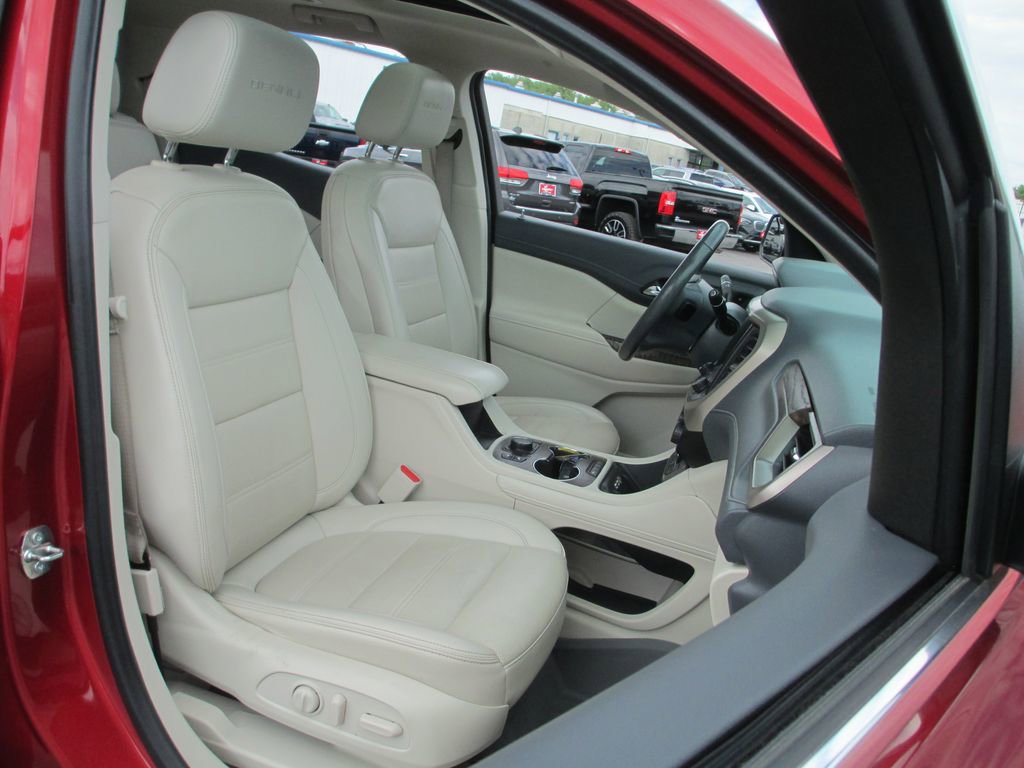 Used 2021 GMC Acadia Denali w/ Denali Technology Package AWD/4WD image 23