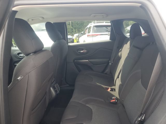 Used 2019 Jeep Cherokee Latitude w/ Popular Appearance Group FWD image 9