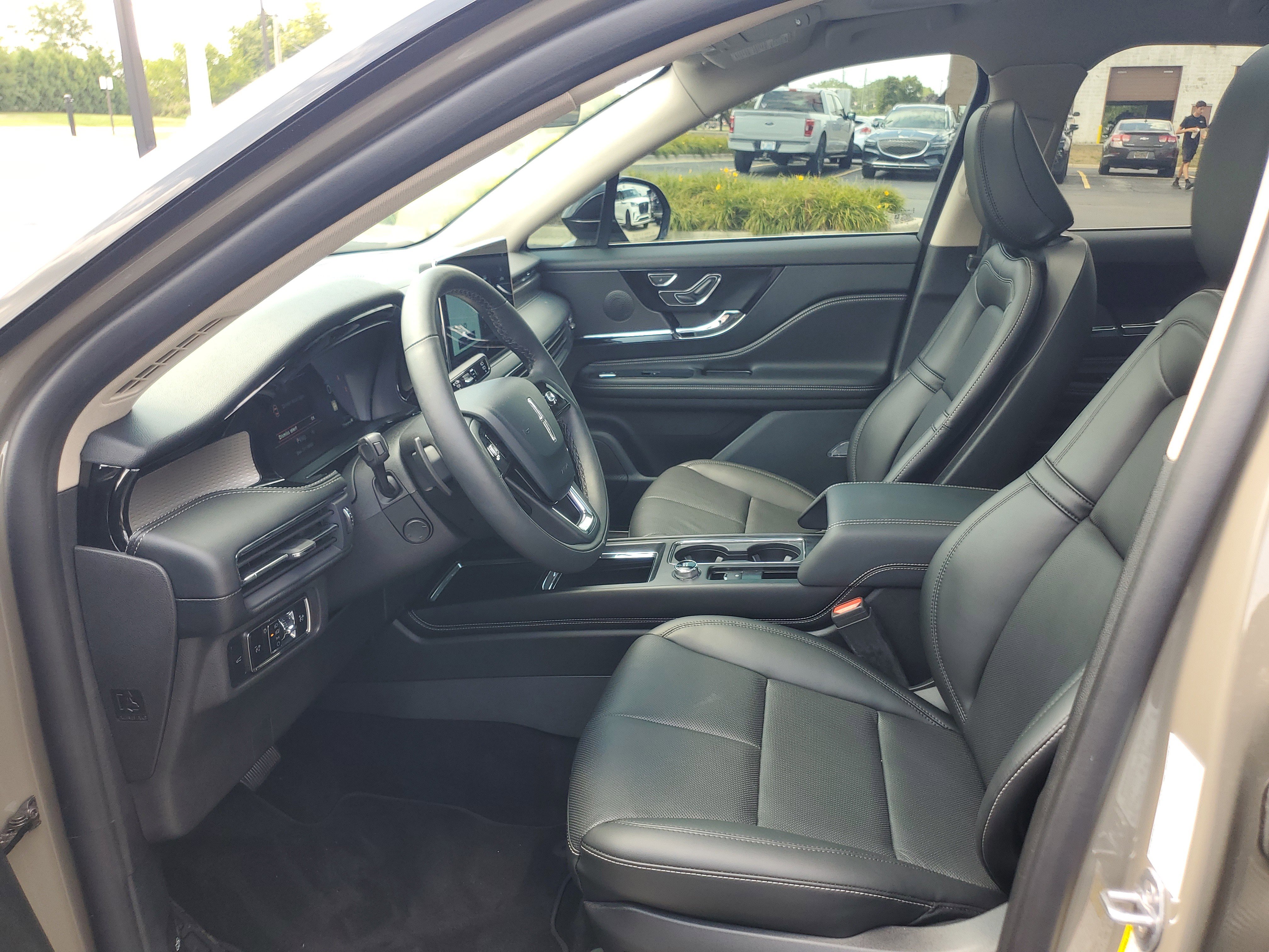 New 2025 Lincoln Corsair Reserve image 12