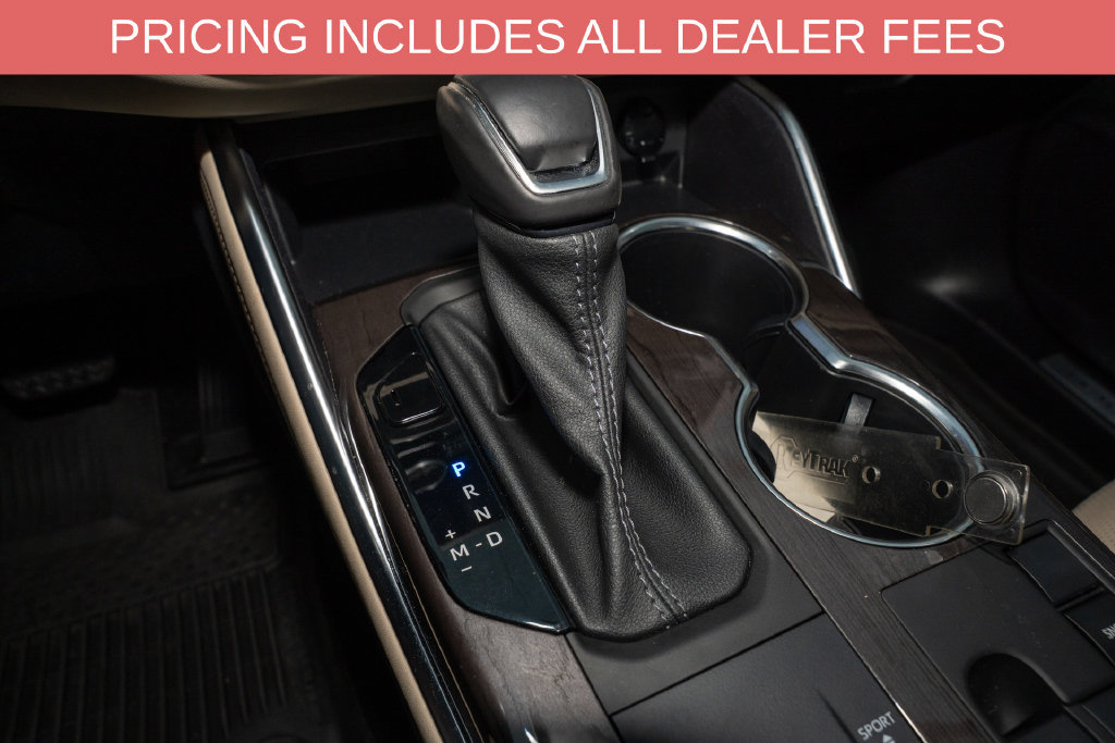 Used 2023 Toyota Highlander Limited FWD image 19
