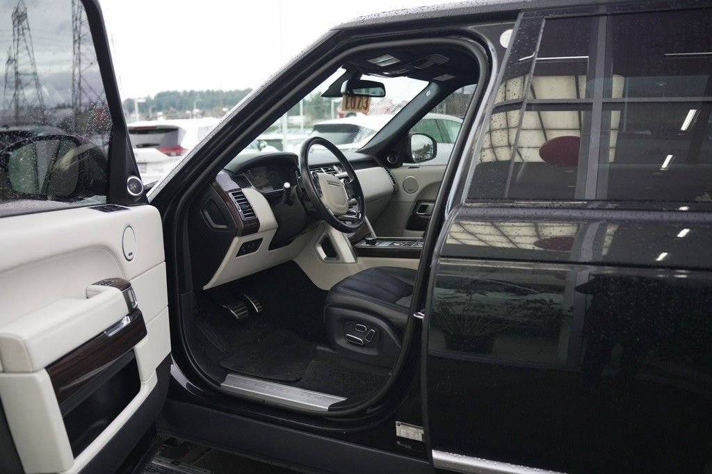 Used 2015 Land Rover Range Rover Supercharged AWD/4WD image 12
