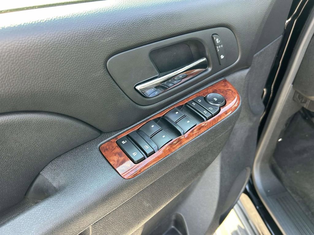 Used 2013 Chevrolet Avalanche LT w/ All-Star Edition image 17