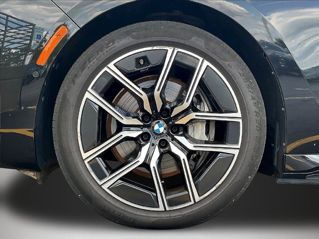 Used 2024 BMW i7 xDrive60 AWD/4WD image 31