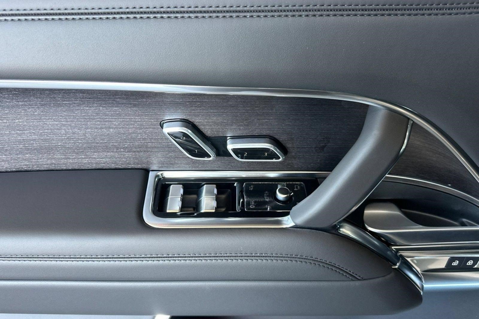 New 2026 Land Rover Range Rover SE AWD/4WD image 13
