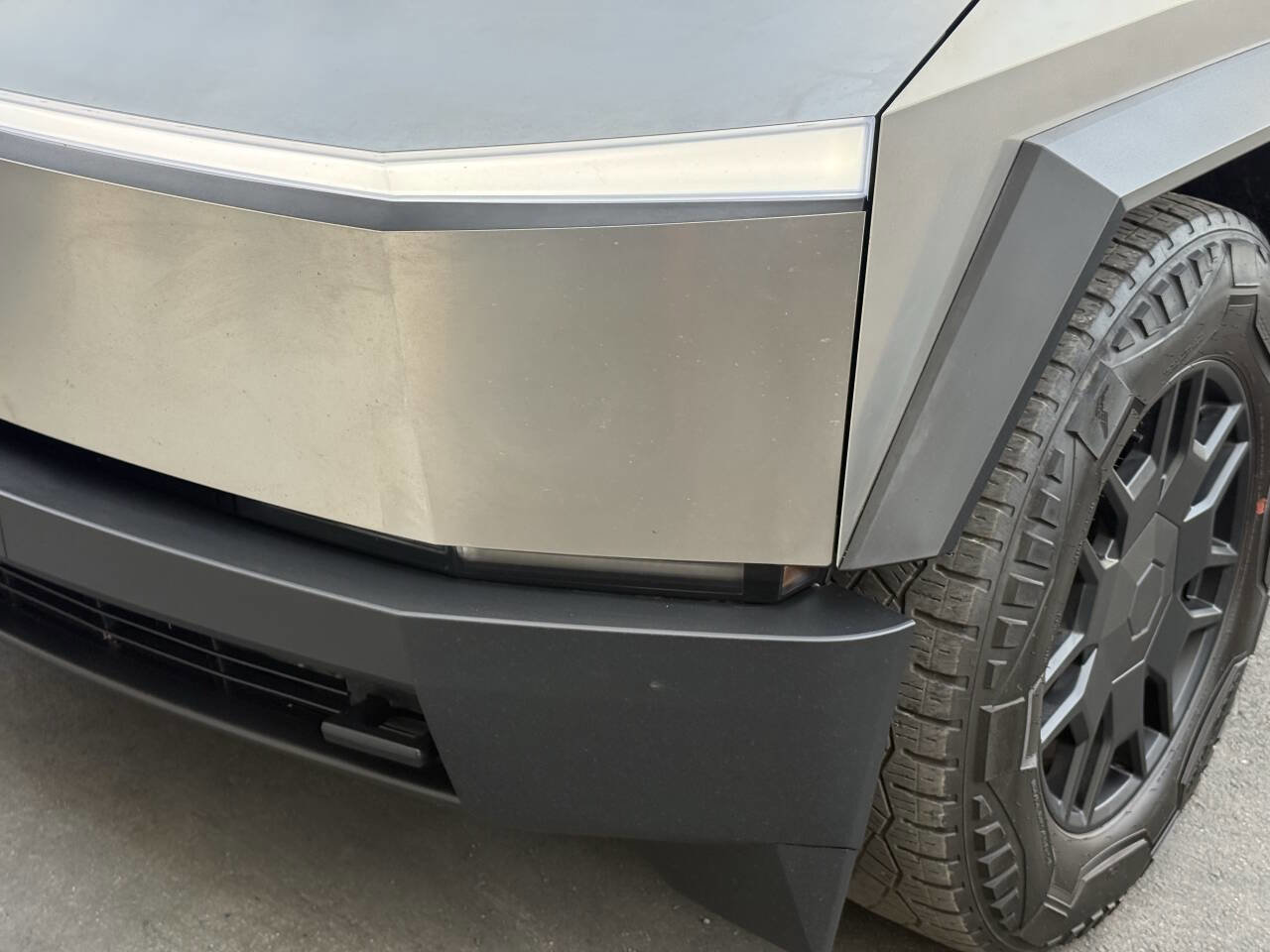 Used 2024 Tesla Cybertruck AWD Crew Cab image 14