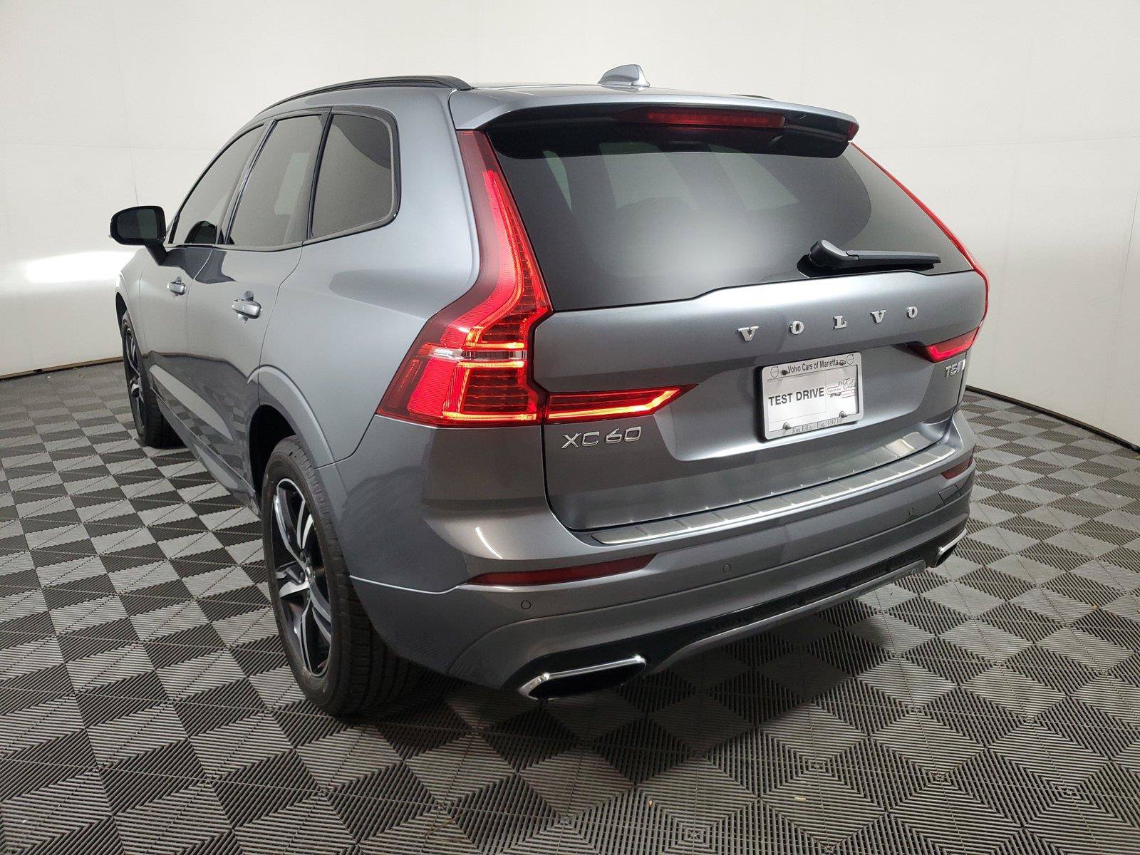 Used 2020 Volvo XC60 T5 R-Design w/ Protection Package Premier AWD/4WD image 4