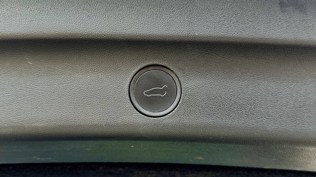 Used 2024 Tesla Model Y Long Range RWD image 84