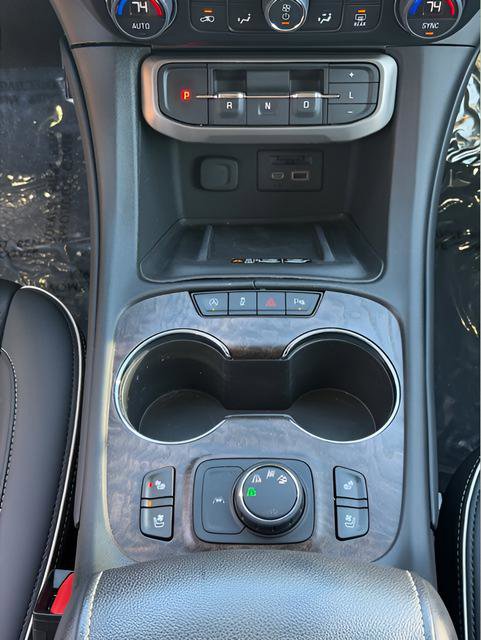 Used 2023 GMC Acadia Denali w/ Denali Technology Package image 9