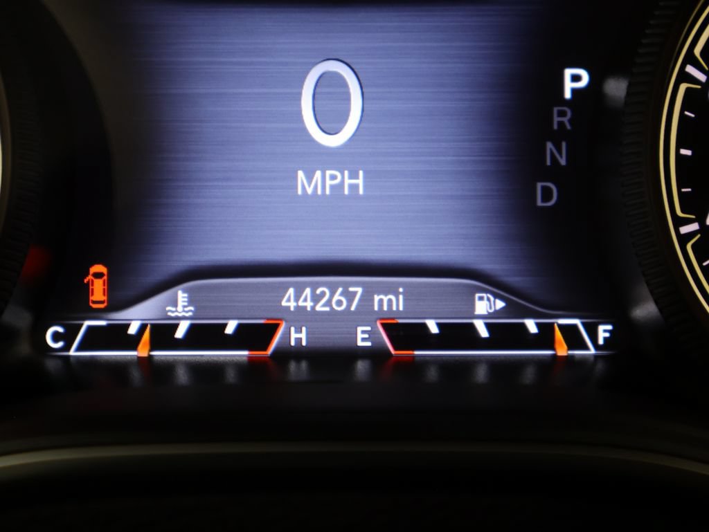 Used 2021 Jeep Cherokee Latitude Lux w/ Comfort/Convenience Group AWD/4WD image 38