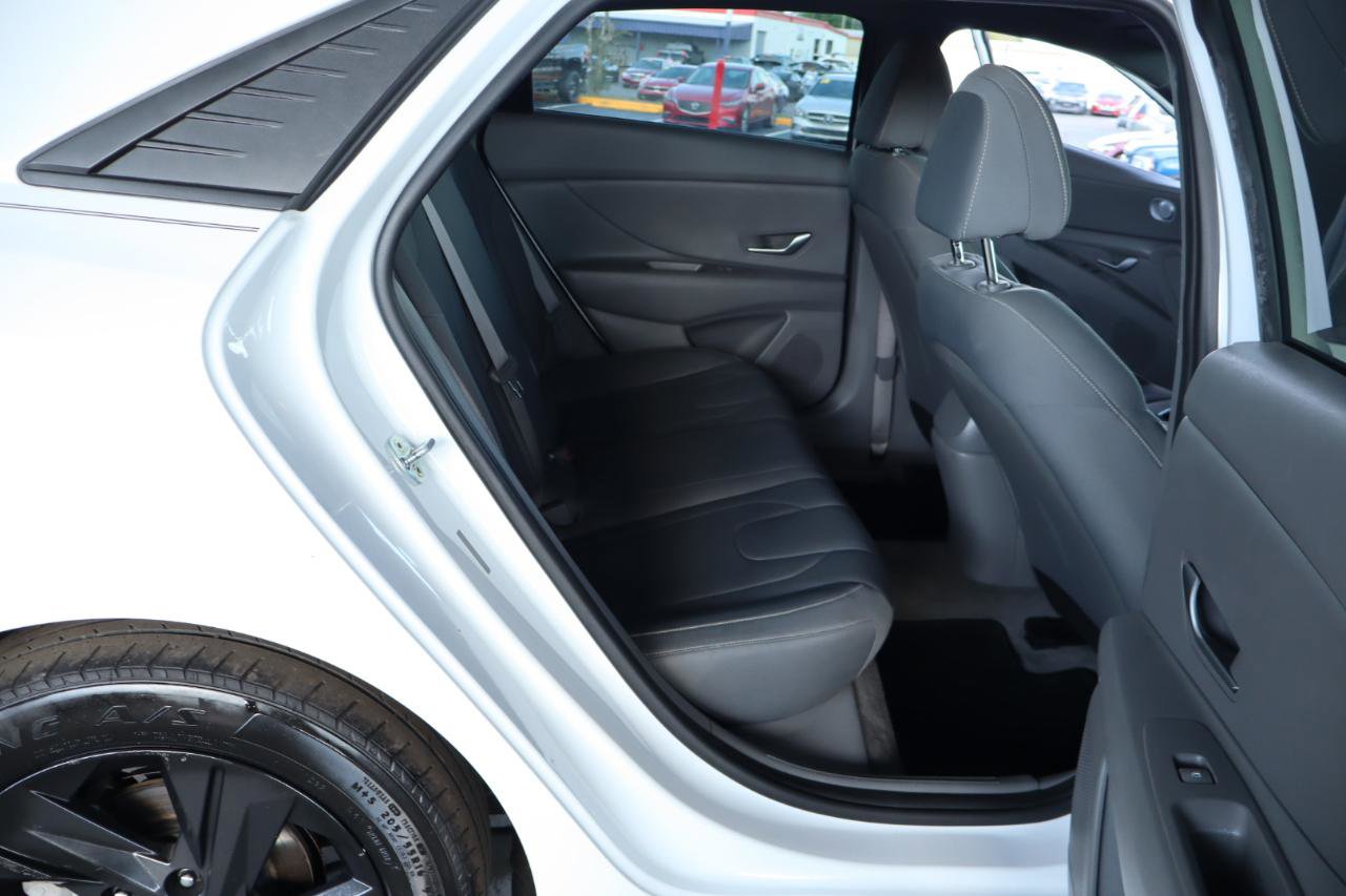 Used 2021 Hyundai Elantra SEL FWD image 31