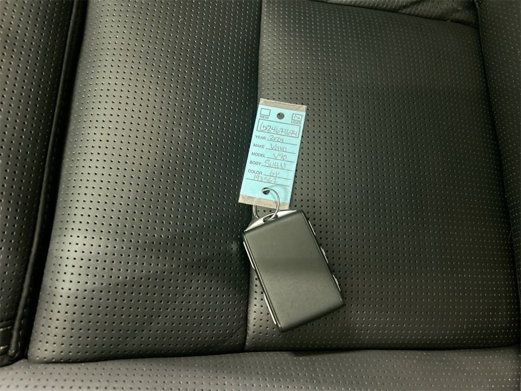 Used 2024 Volvo V90 B6 Cross Country Ultimate image 12