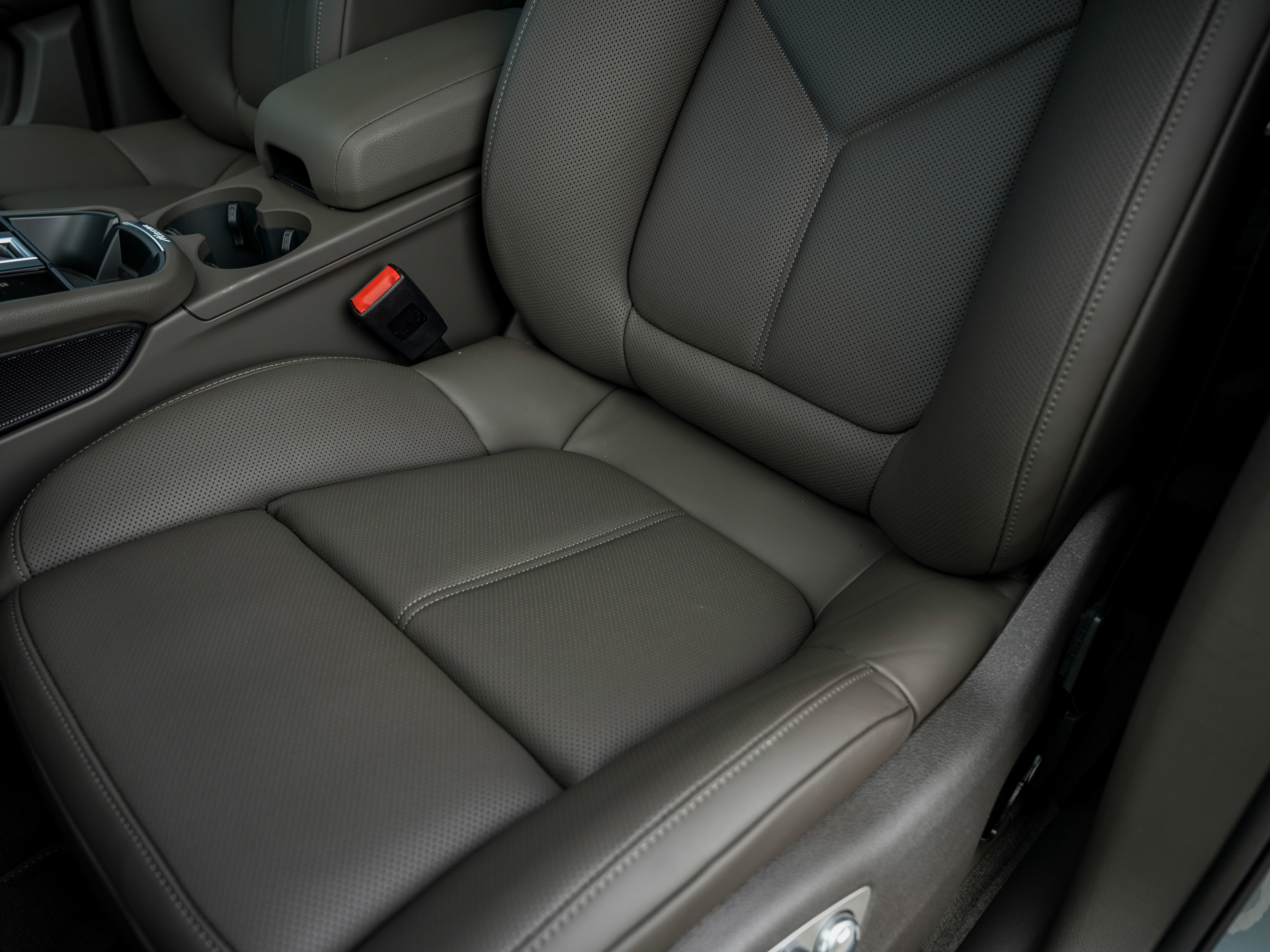 New 2026 Porsche Macan image 24