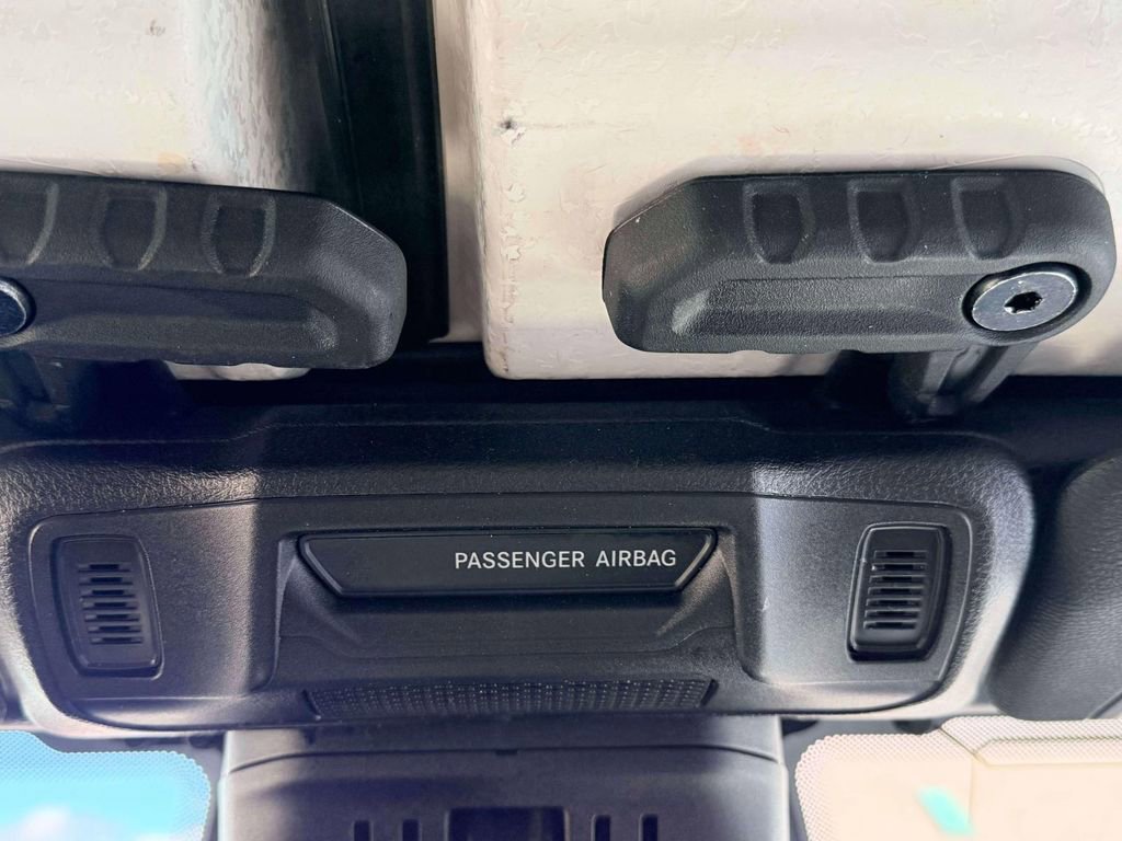 Used 2025 Jeep Wrangler Willys AWD/4WD image 23
