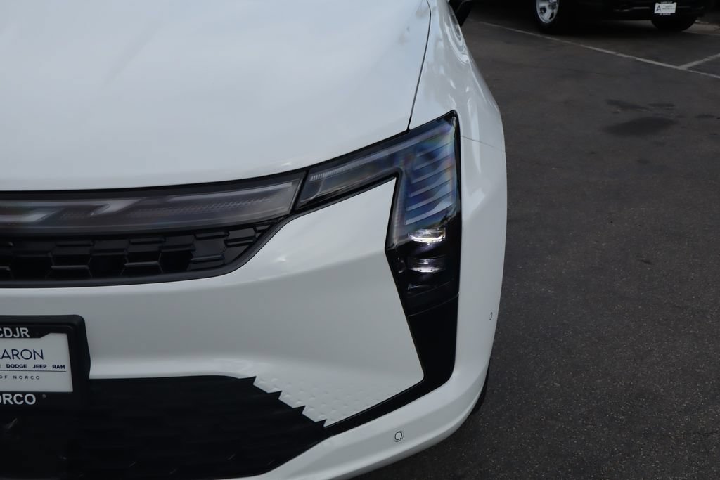 New 2027 Chrysler Pacifica Limited AWD/4WD image 8