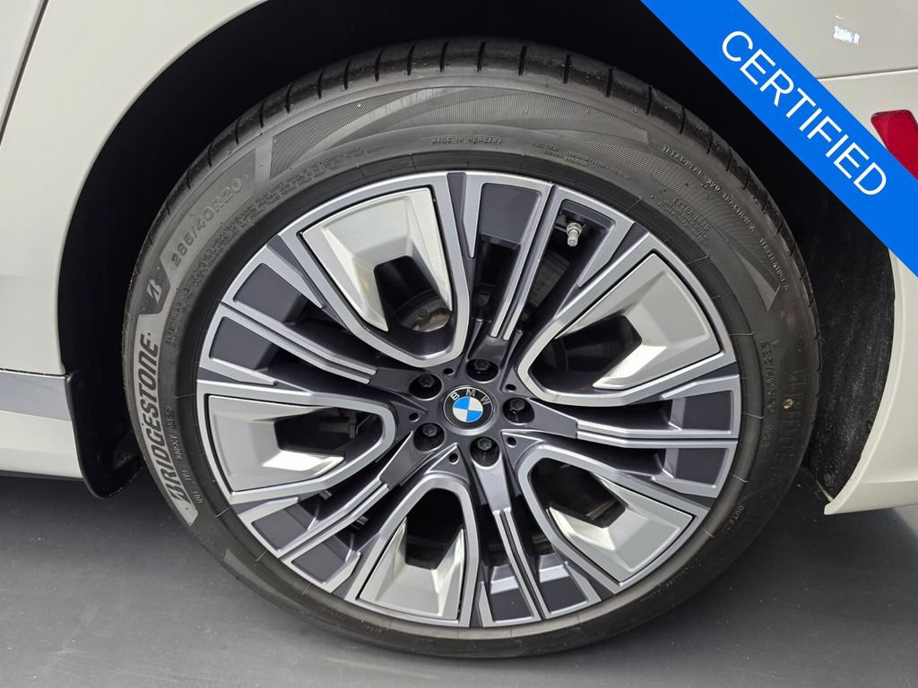 Certified 2023 BMW i7 xDrive60 AWD/4WD image 18