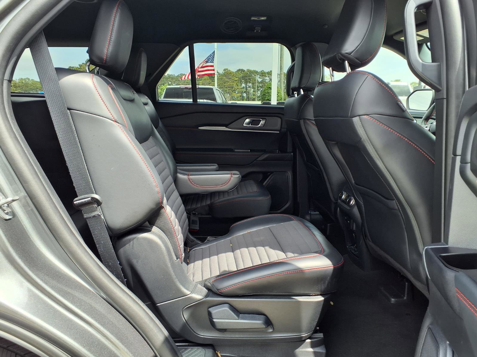 Used 2025 Ford Explorer ST-Line AWD/4WD image 8