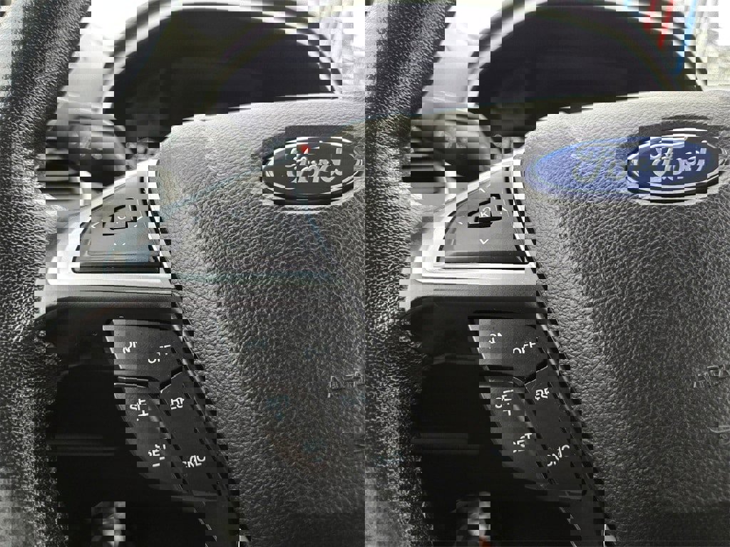 Used 2020 Ford Edge SEL image 17