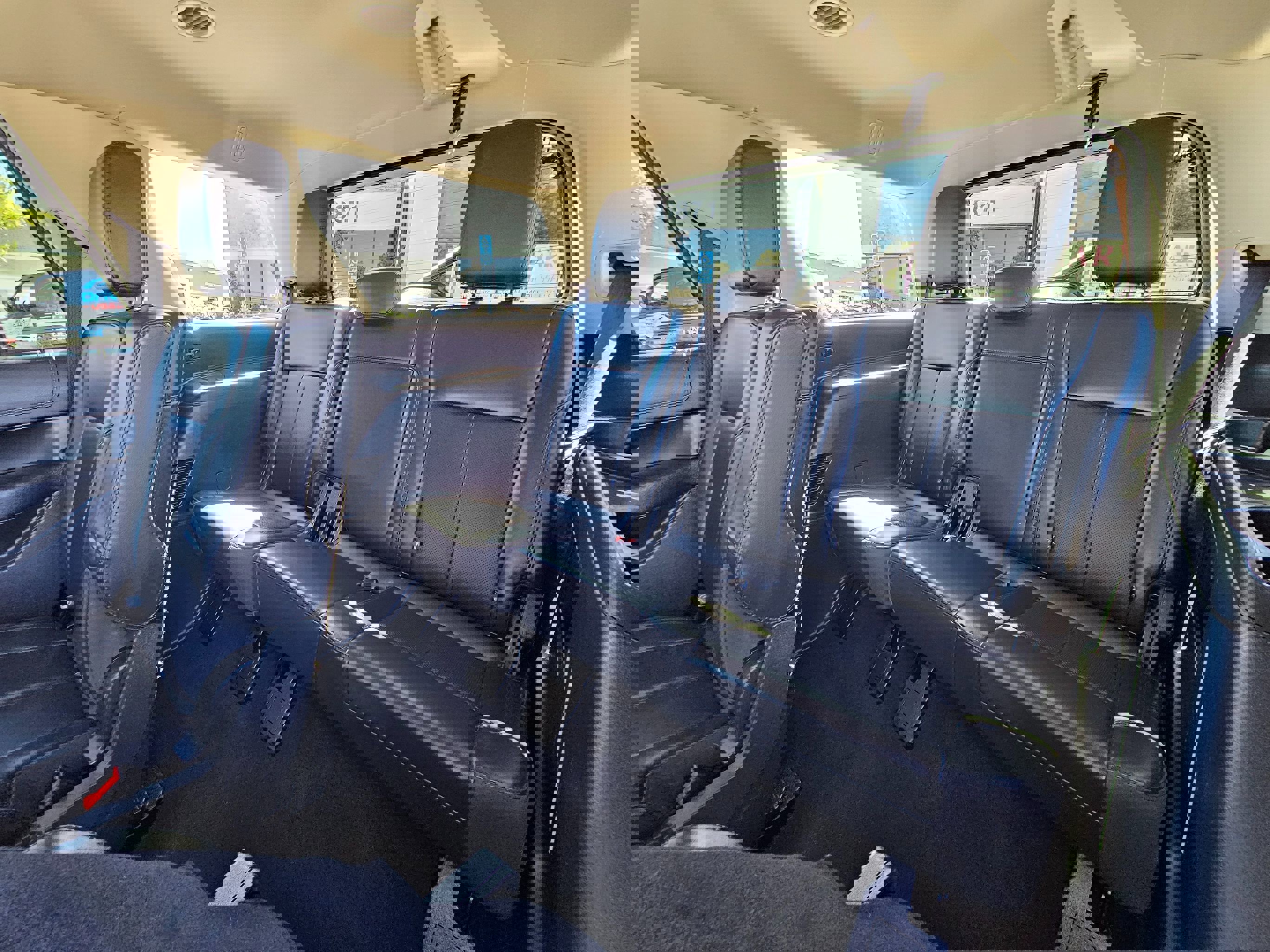 Used 2024 Ford Expedition XLT image 15