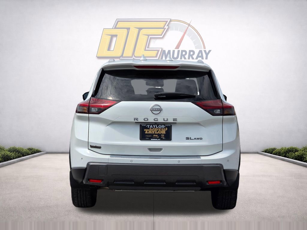 Used 2025 Nissan Rogue SL w/ Tech Package AWD/4WD image 6