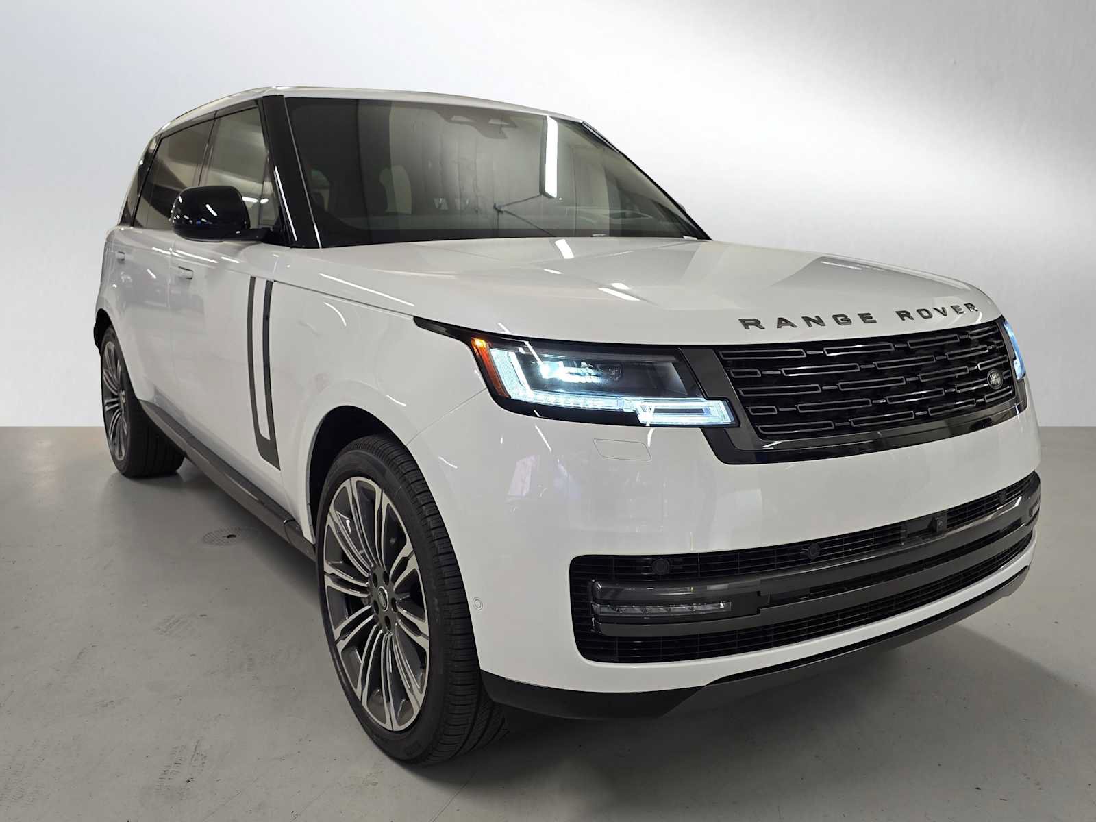 New 2025 Land Rover Range Rover Long Wheelbase SE AWD/4WD image 7