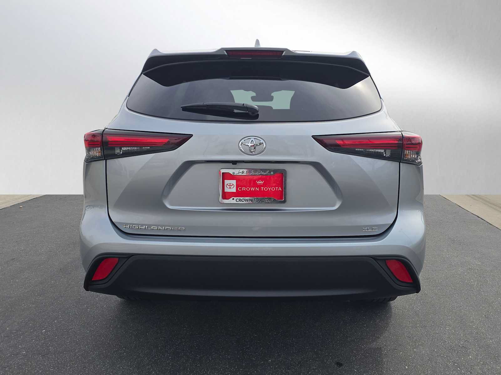 Certified 2025 Toyota Highlander XLE FWD image 4