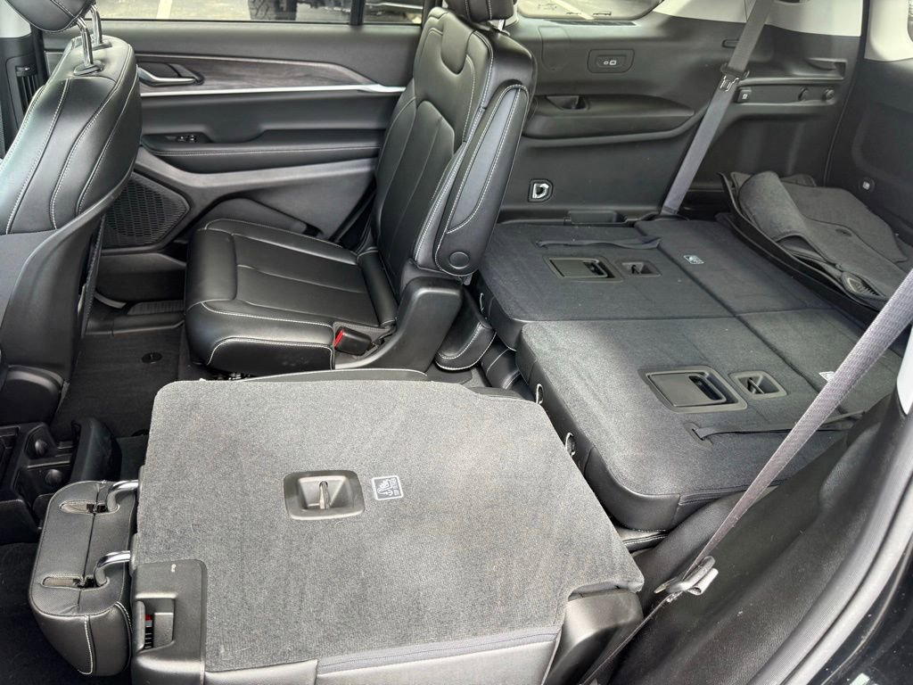 Used 2023 Jeep Grand Cherokee L Limited AWD/4WD image 40