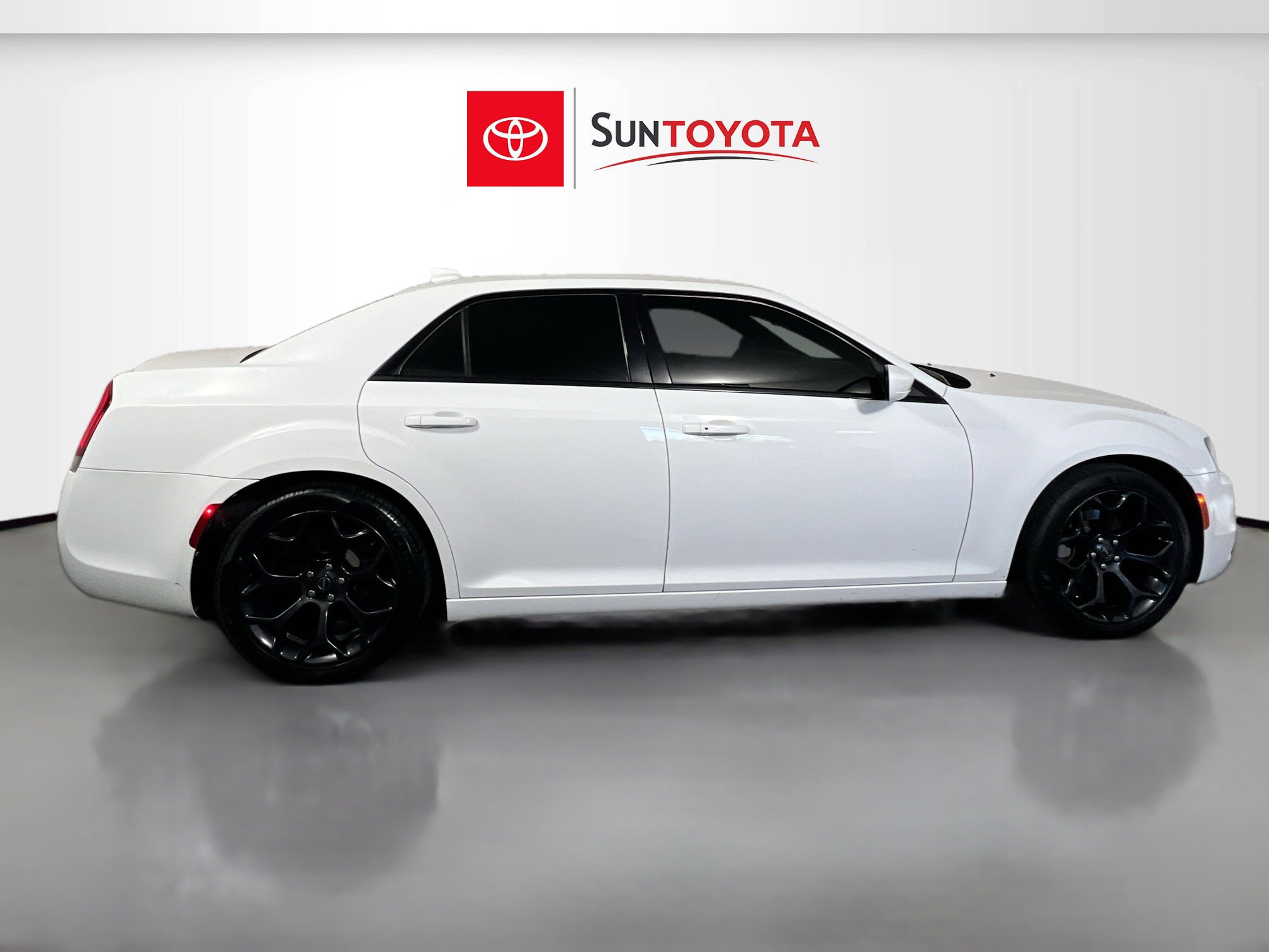 Used 2019 Chrysler 300 S image 2