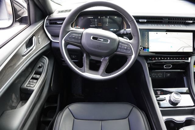 New 2026 Jeep Grand Cherokee Limited w/ Limited Altitude Package AWD/4WD image 16