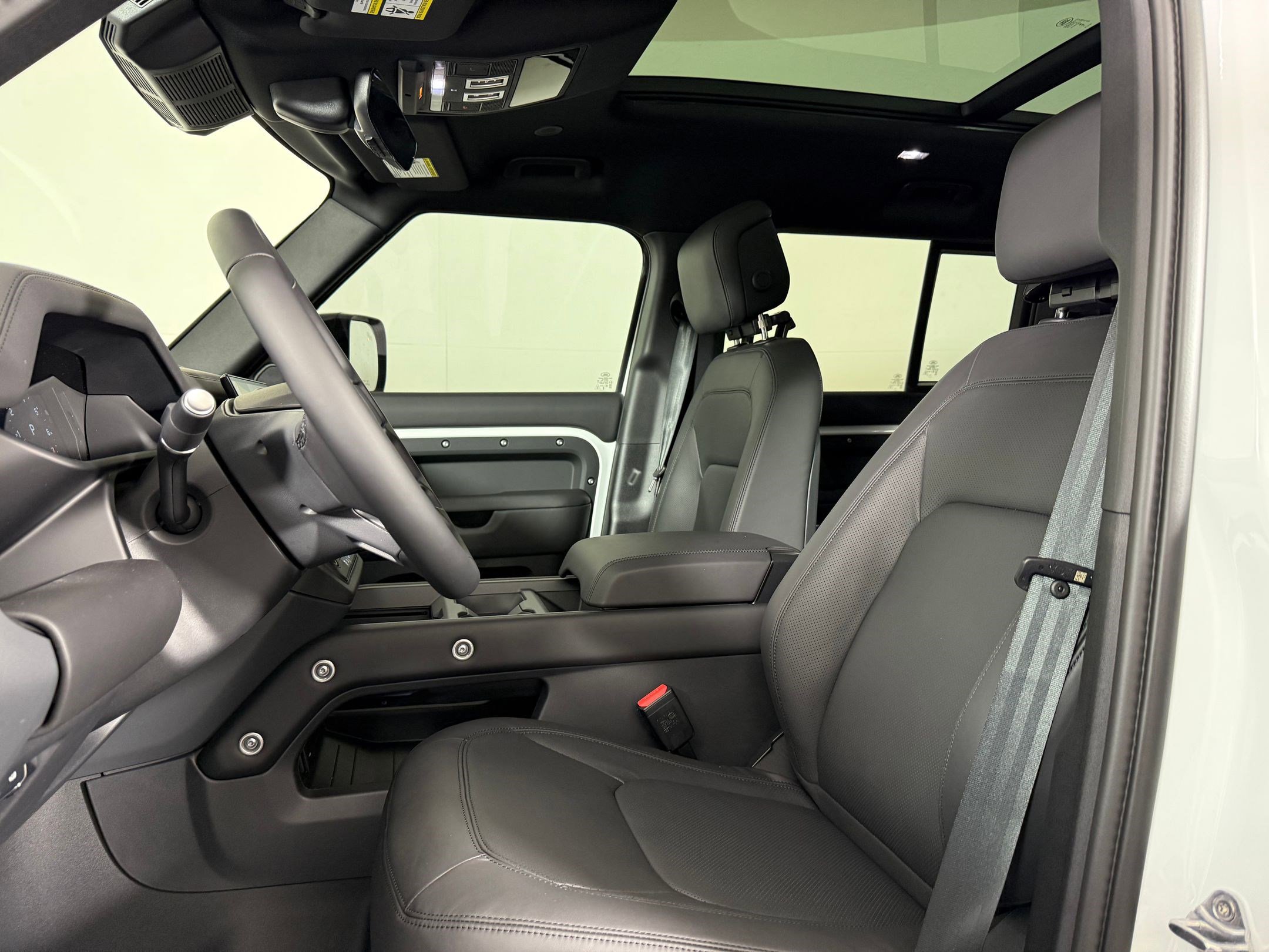 New 2026 Land Rover Defender 130 X-Dynamic SE image 5